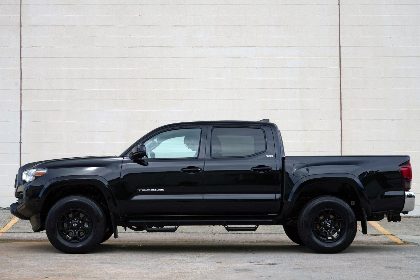 Used 2022 Toyota Tacoma SR5 RWD image 8