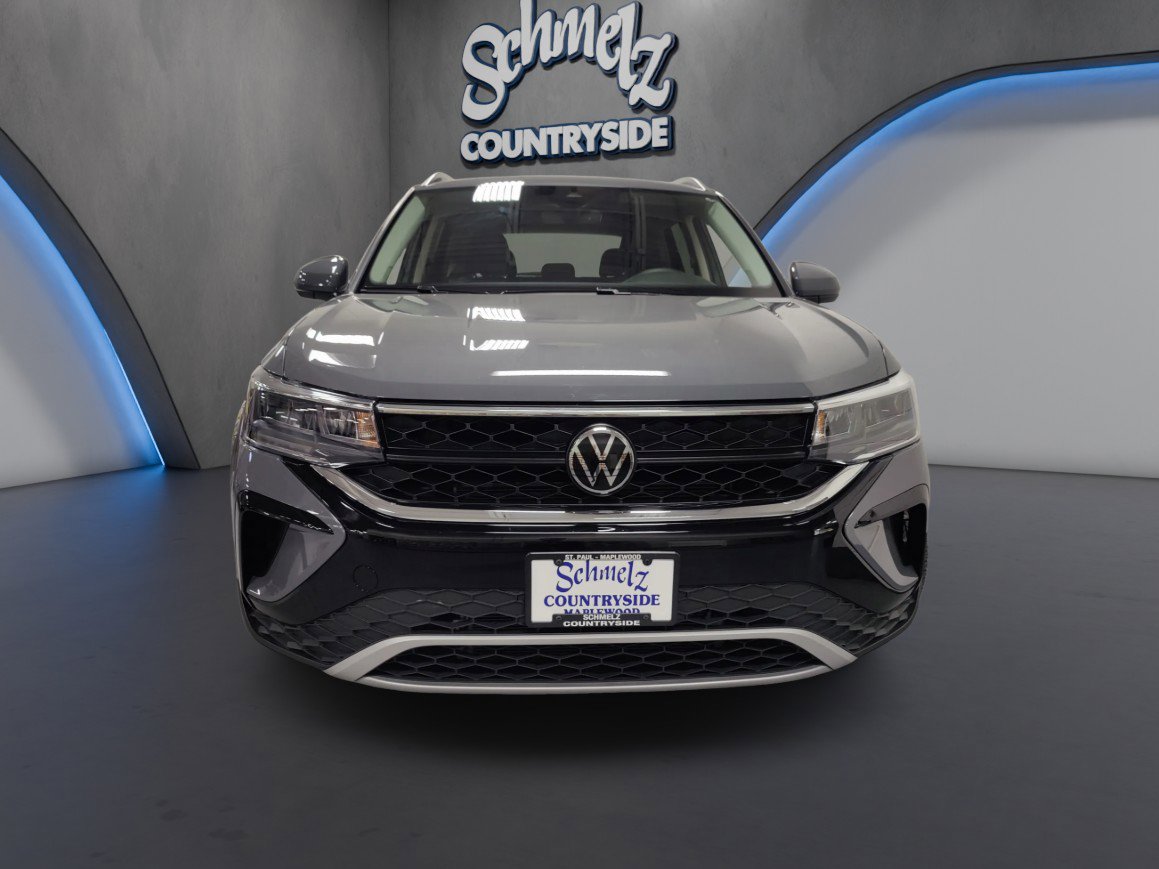 Used 2024 Volkswagen Taos SE AWD/4WD image 3
