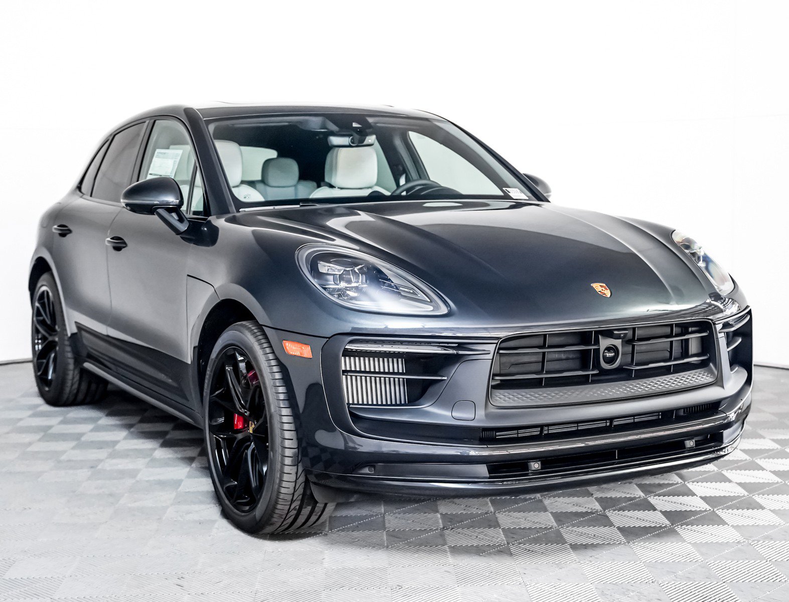New 2026 Porsche Macan GTS image 8