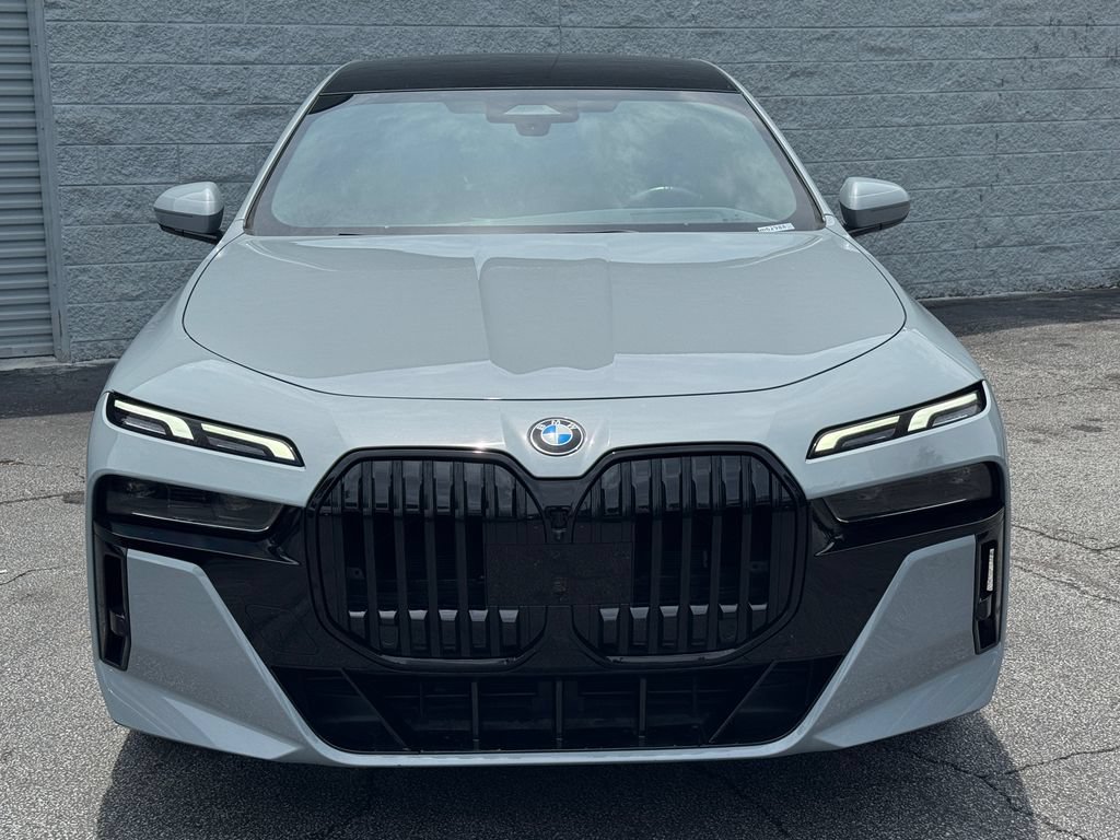 Used 2023 BMW 740i w/ Parking Assistance Package RWD image 5