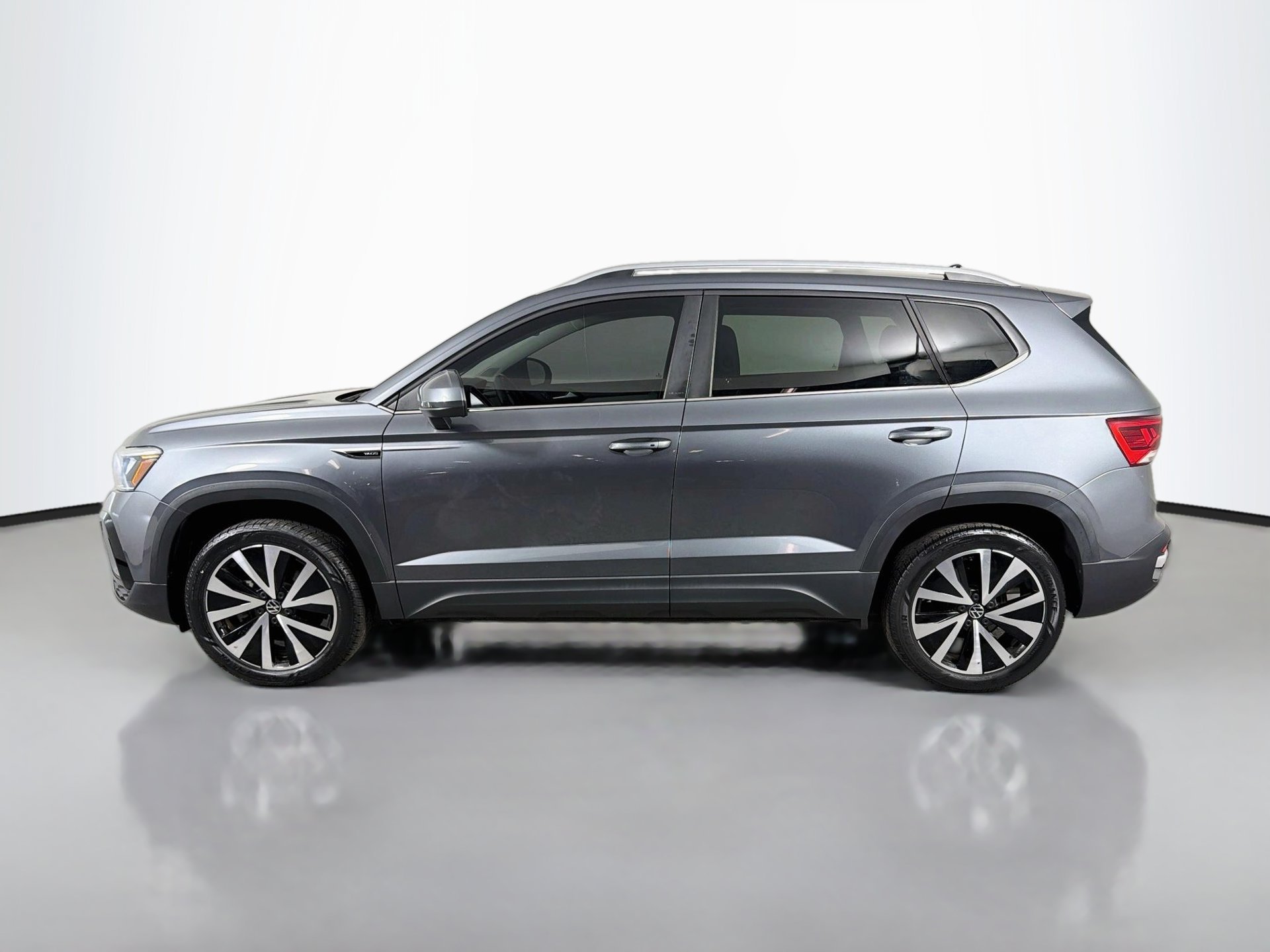 Used 2023 Volkswagen Taos SE FWD image 8