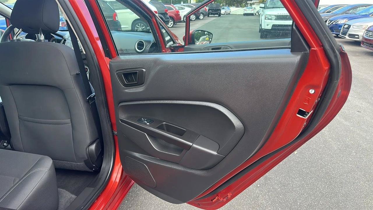 Used 2018 Ford Fiesta SE FWD image 33
