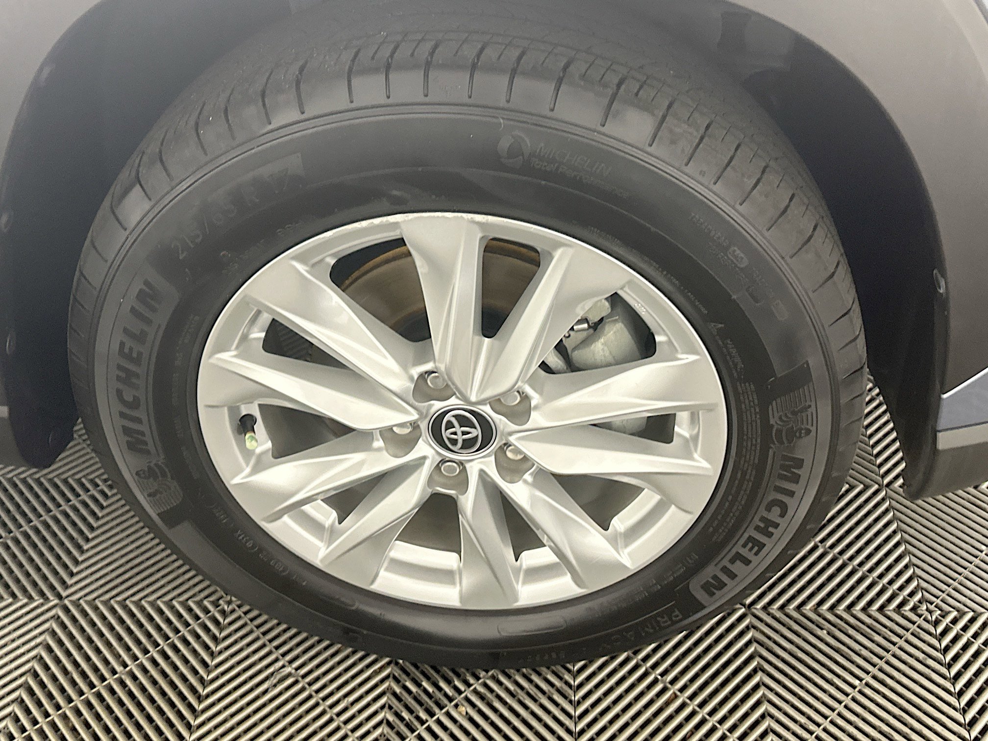 Used 2023 Toyota Corolla Cross LE image 11