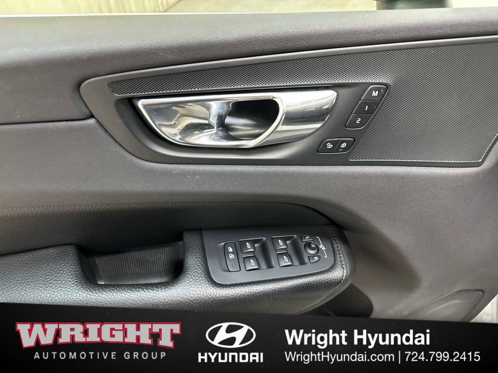 Used 2018 Volvo XC60 T5 Momentum w/ Convenience Package image 10