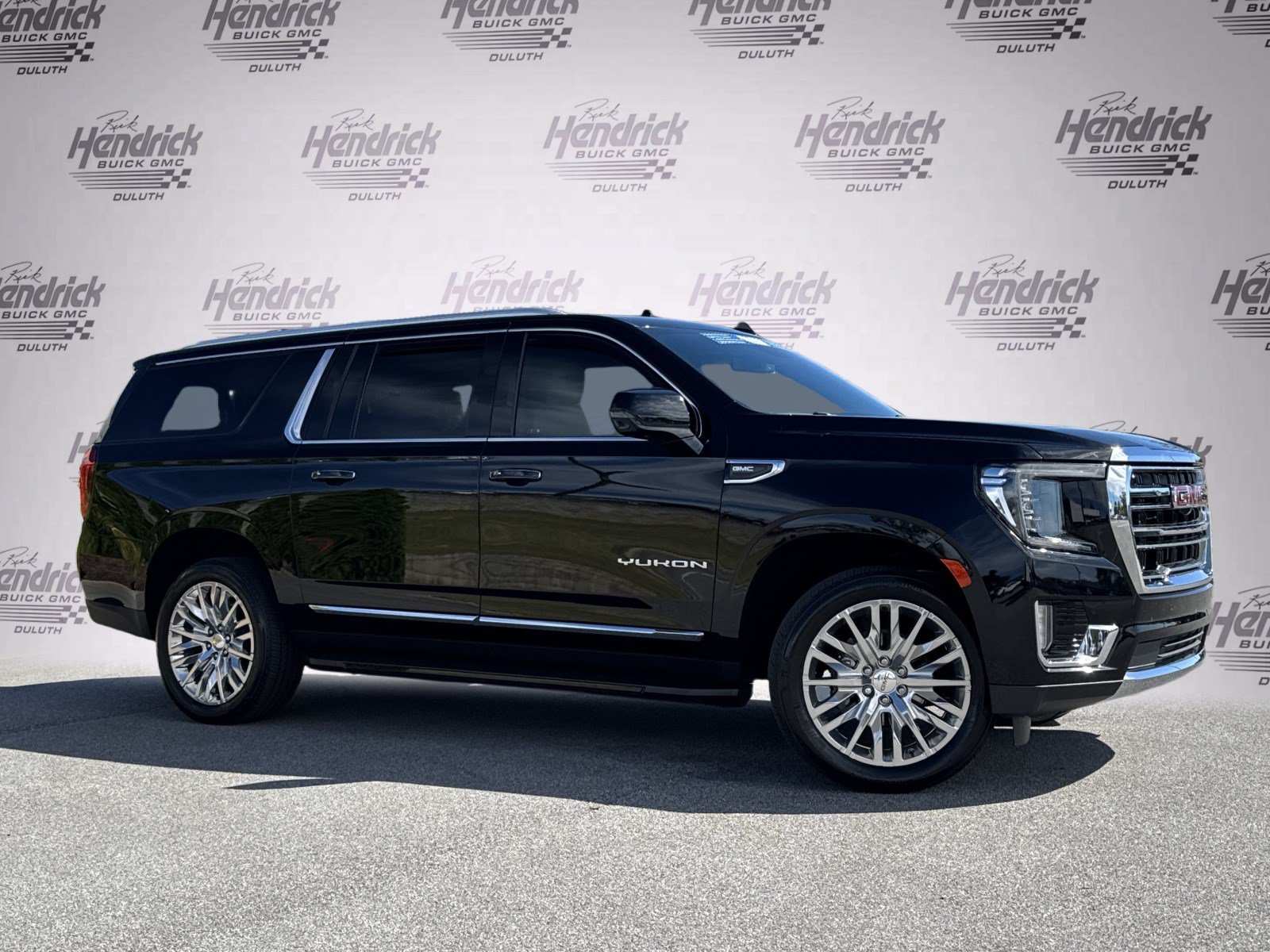 Used 2024 GMC Yukon XL SLT w/ SLT Luxury Package RWD image 2