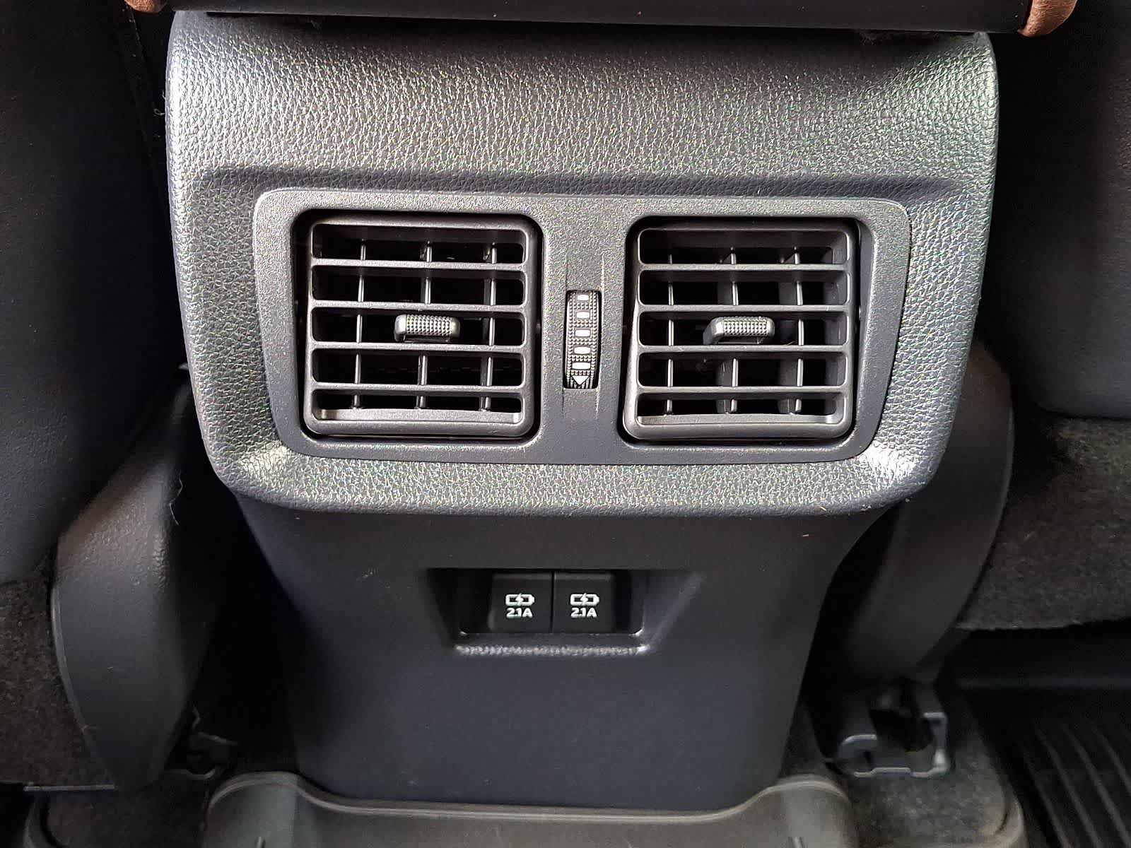 Certified 2022 Toyota Venza XLE AWD/4WD image 14