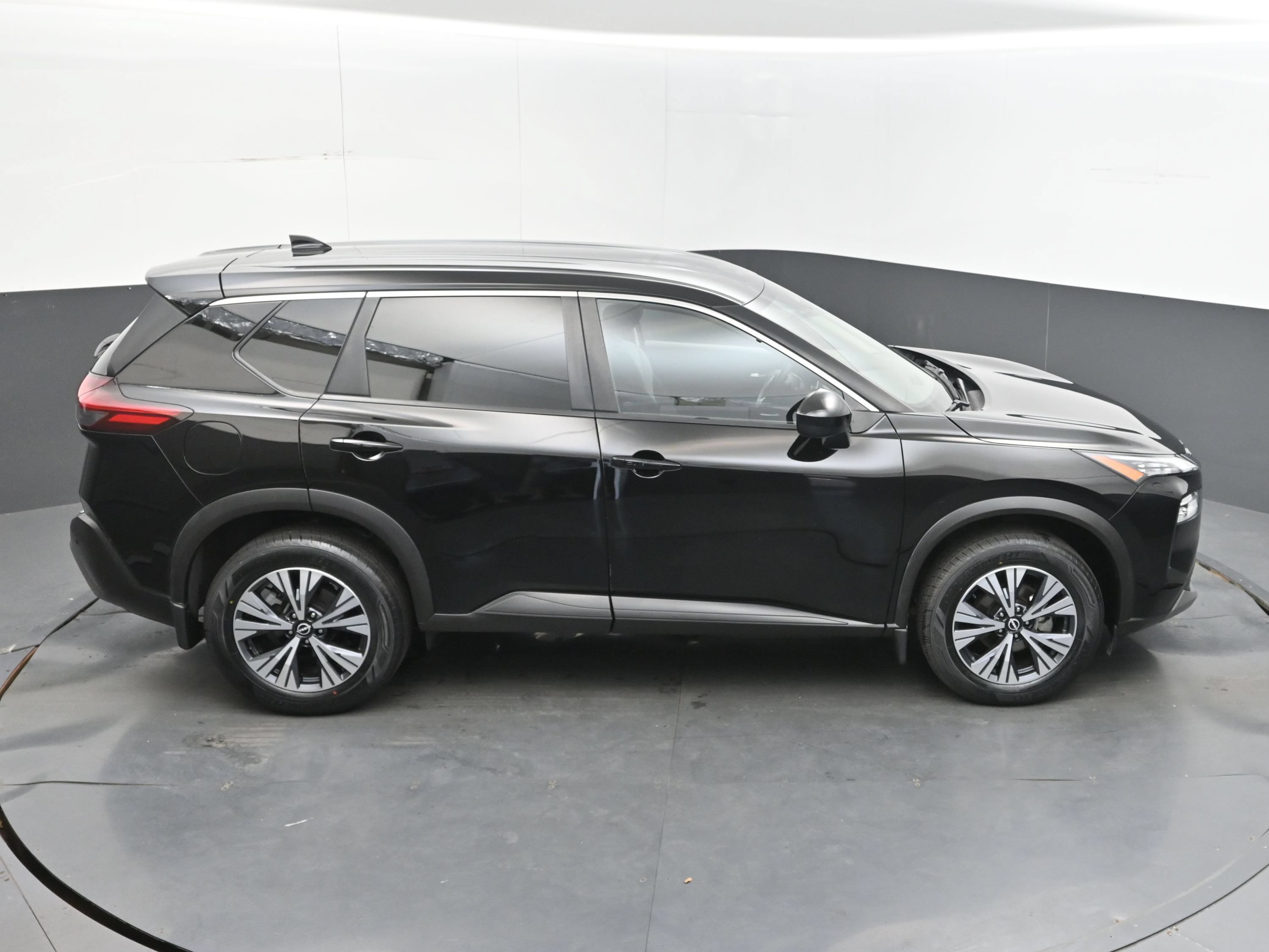 Used 2023 Nissan Rogue SV FWD image 30
