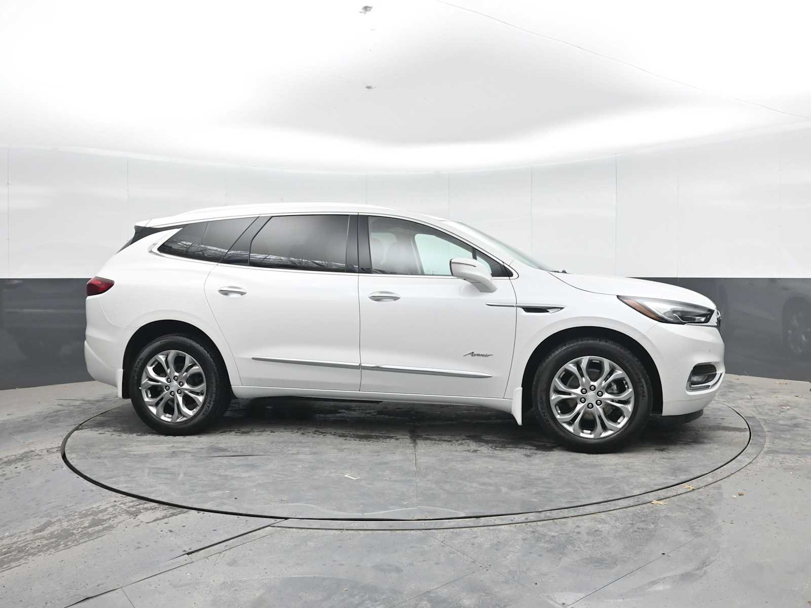 Used 2021 Buick Enclave Avenir w/ Avenir Technology Package AWD/4WD image 9