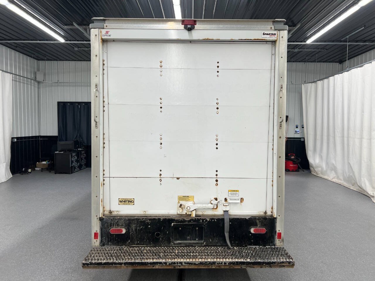Used 2018 Chevrolet Express 3500 w/ Power Convenience Package RWD image 4