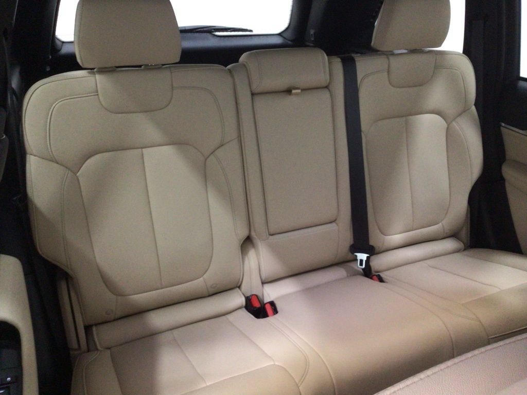 Used 2025 Jeep Grand Cherokee Limited AWD/4WD image 23