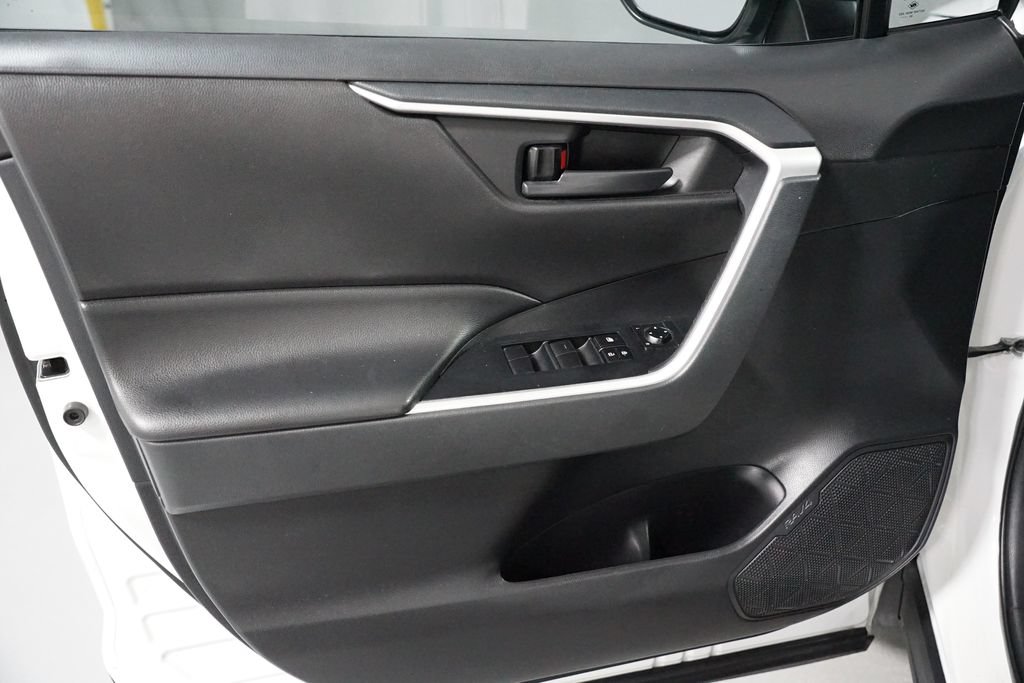 Used 2021 Toyota RAV4 LE FWD image 26