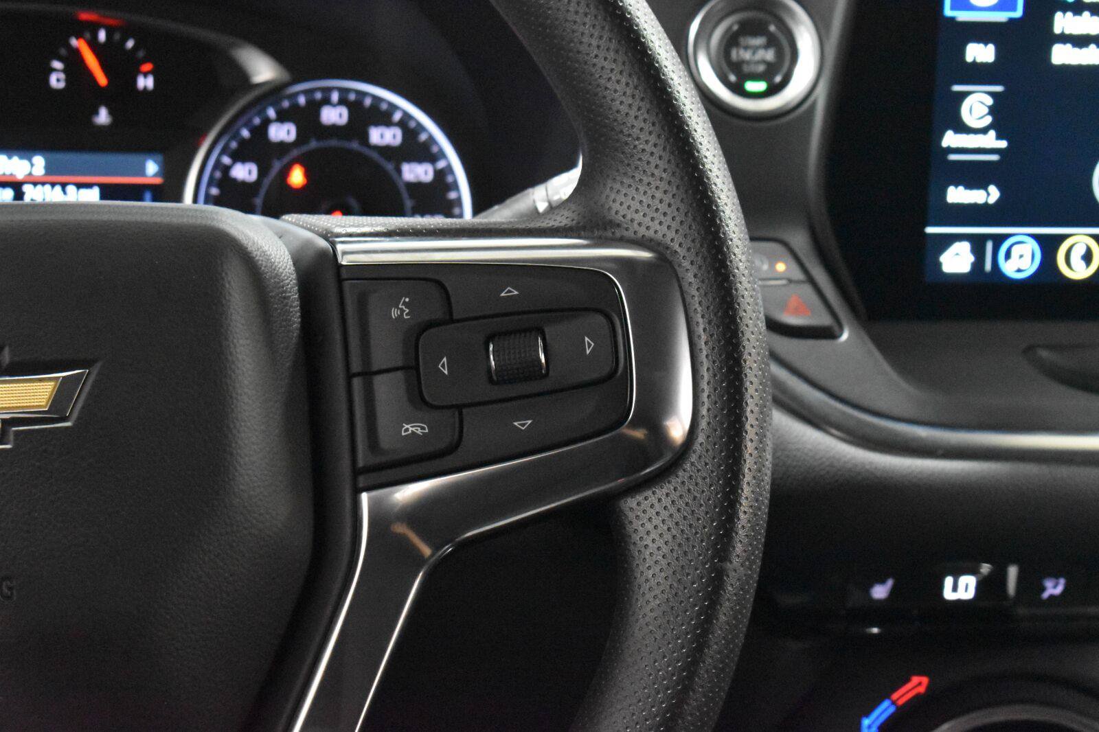 Used 2025 Chevrolet Blazer LT FWD image 8