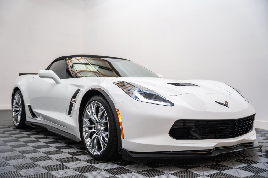 Used 2017 Chevrolet Corvette Grand Sport w/ Carbon Flash Badge Package RWD image 26