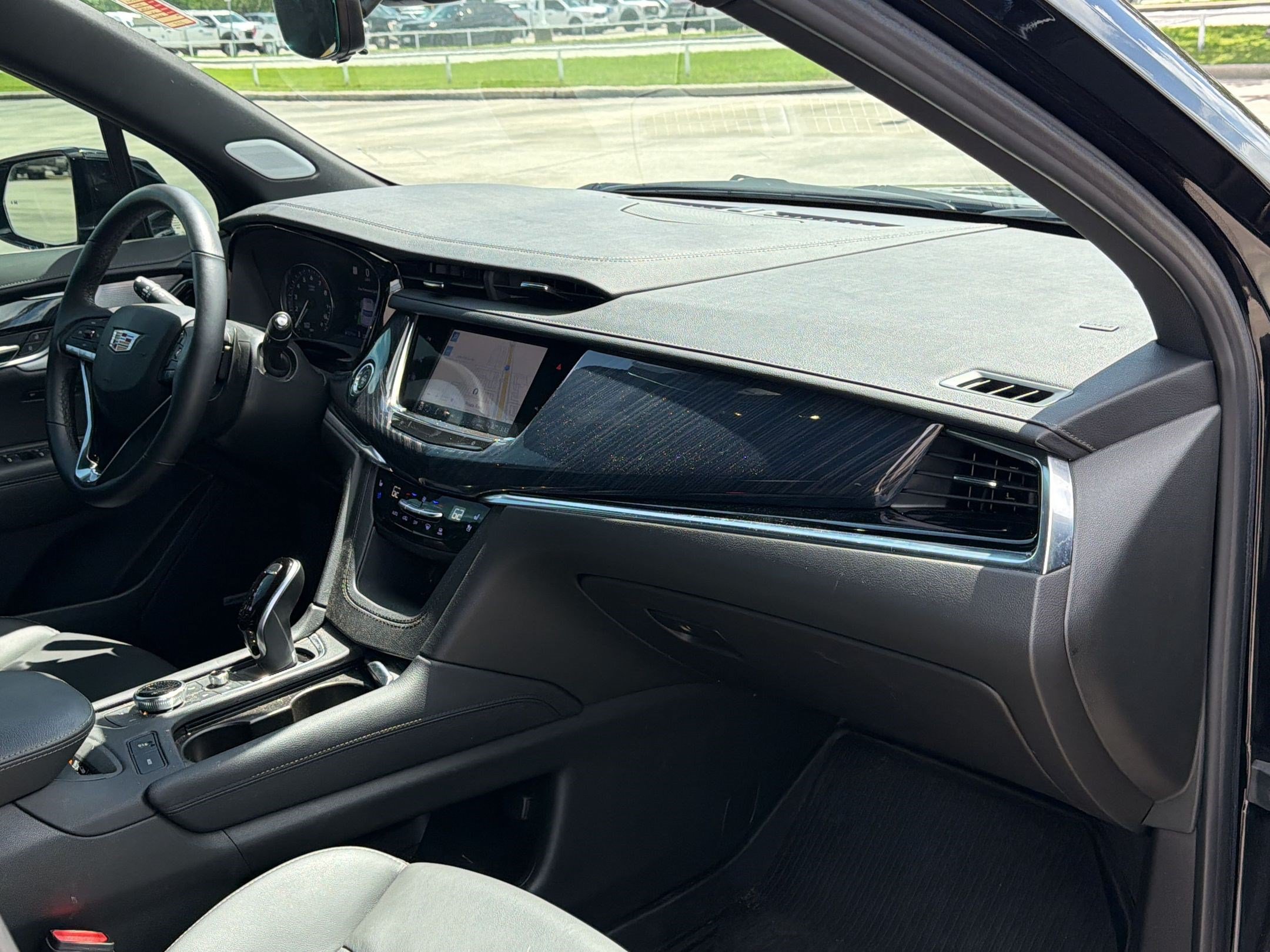 Used 2024 Cadillac XT6 Premium Luxury w/ Technology Package FWD image 30