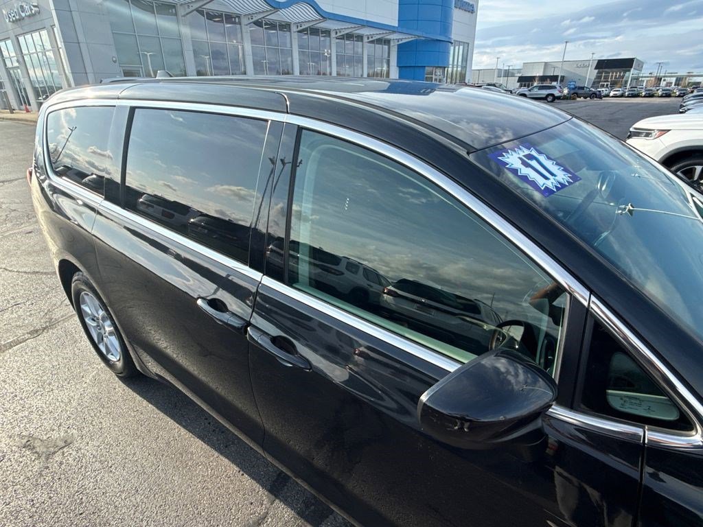 Used 2017 Chrysler Pacifica LX image 14