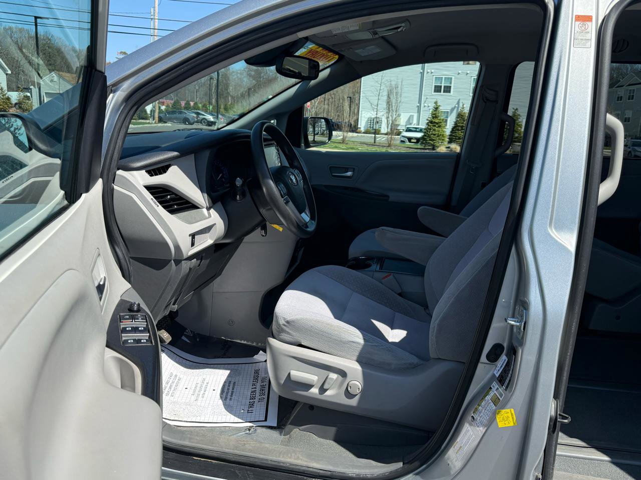 Used 2020 Toyota Sienna LE AWD/4WD image 10