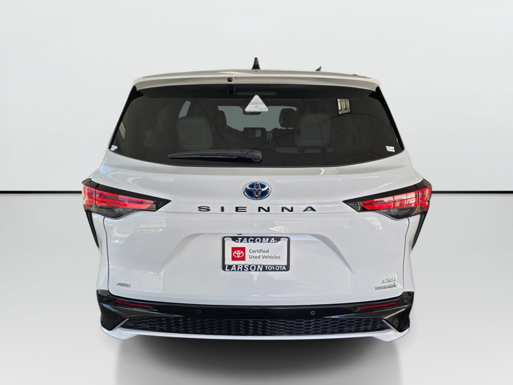 Used 2024 Toyota Sienna XSE AWD/4WD image 4