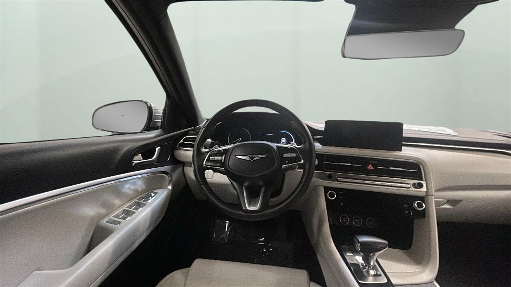 Used 2025 Genesis G70 2.5T image 11