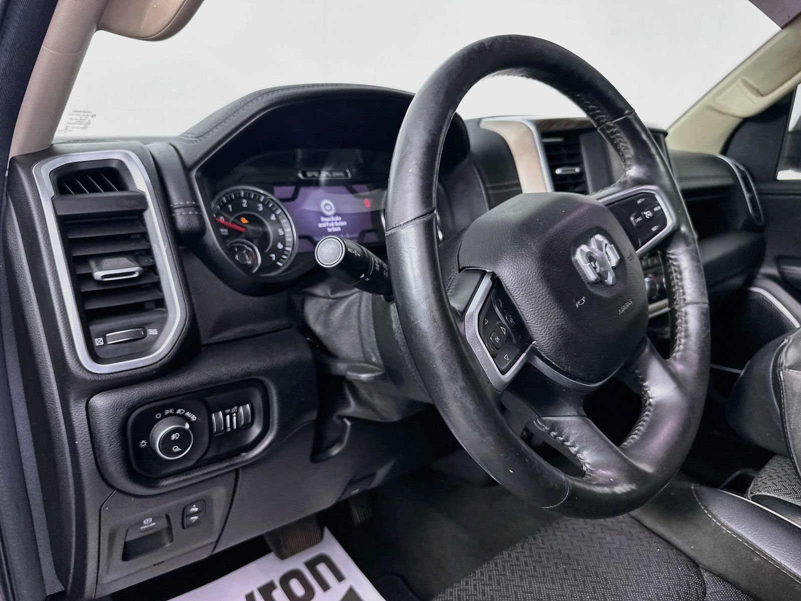 Used 2020 RAM 1500 Laramie AWD/4WD image 9