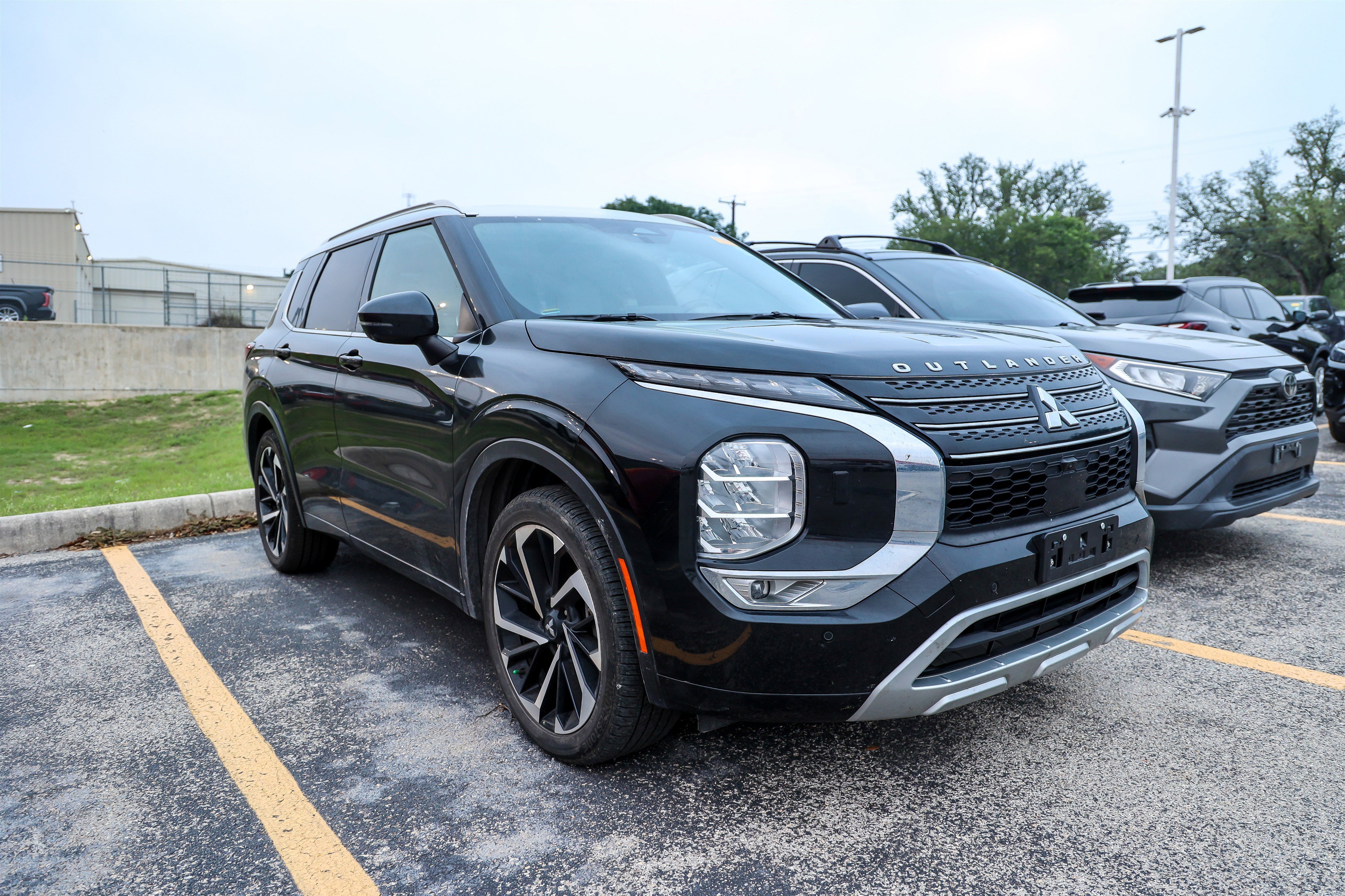 Used 2024 Mitsubishi Outlander SEL Black Edition AWD/4WD image 6