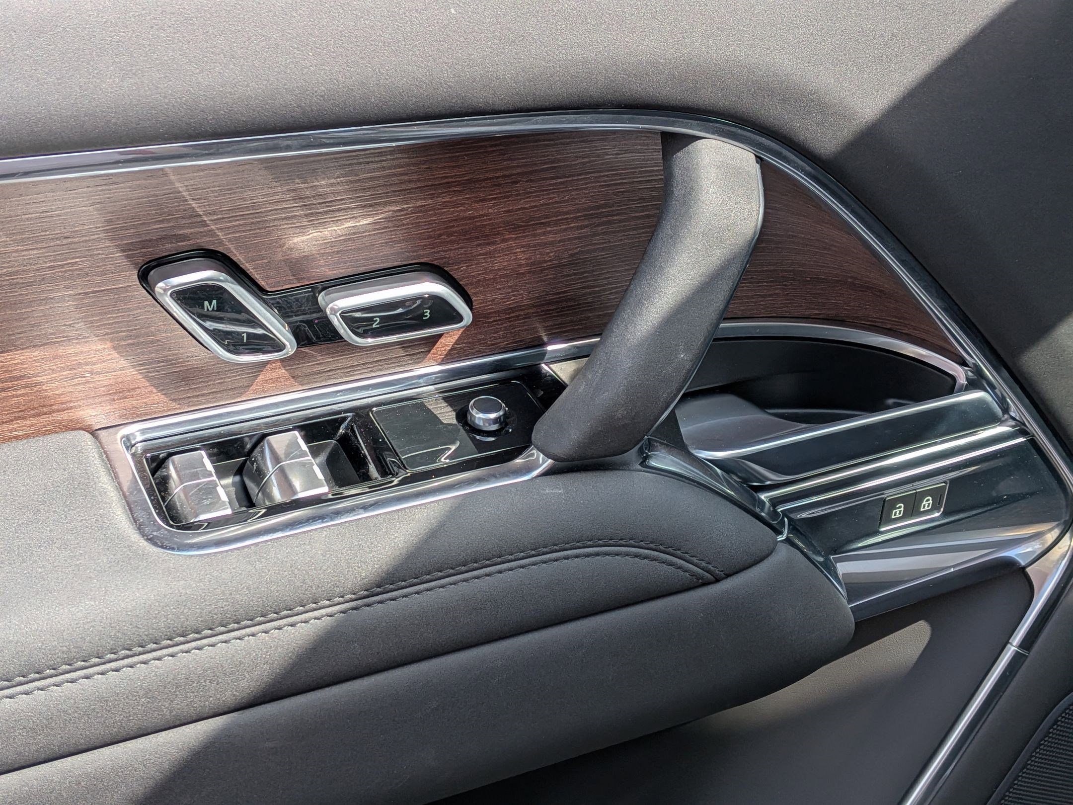 Certified 2023 Land Rover Range Rover SE image 12