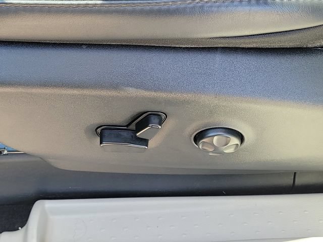 Used 2023 Chrysler Pacifica Touring-L FWD image 7