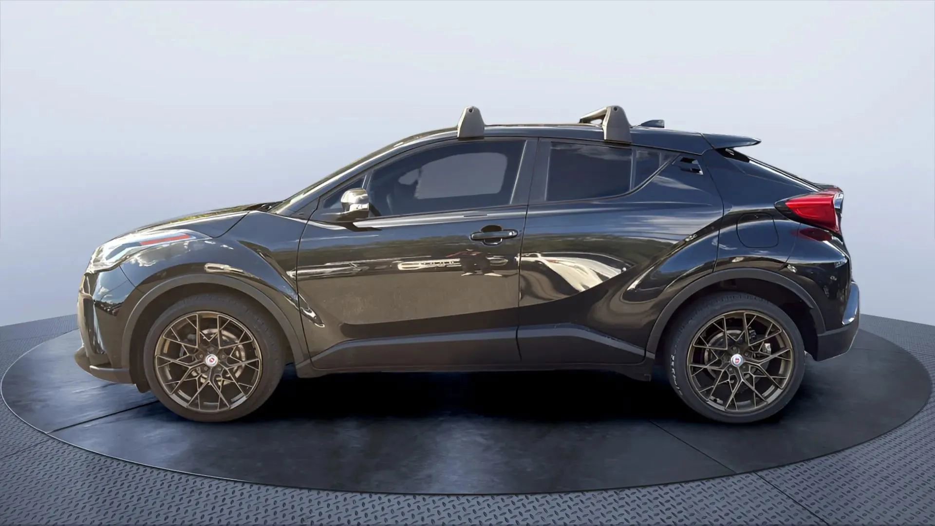 Used 2021 Toyota C-HR LE image 2