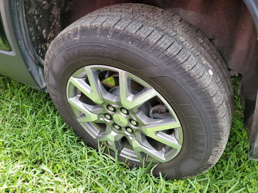 Used 2022 GMC Acadia SLT w/ Preferred Package image 4