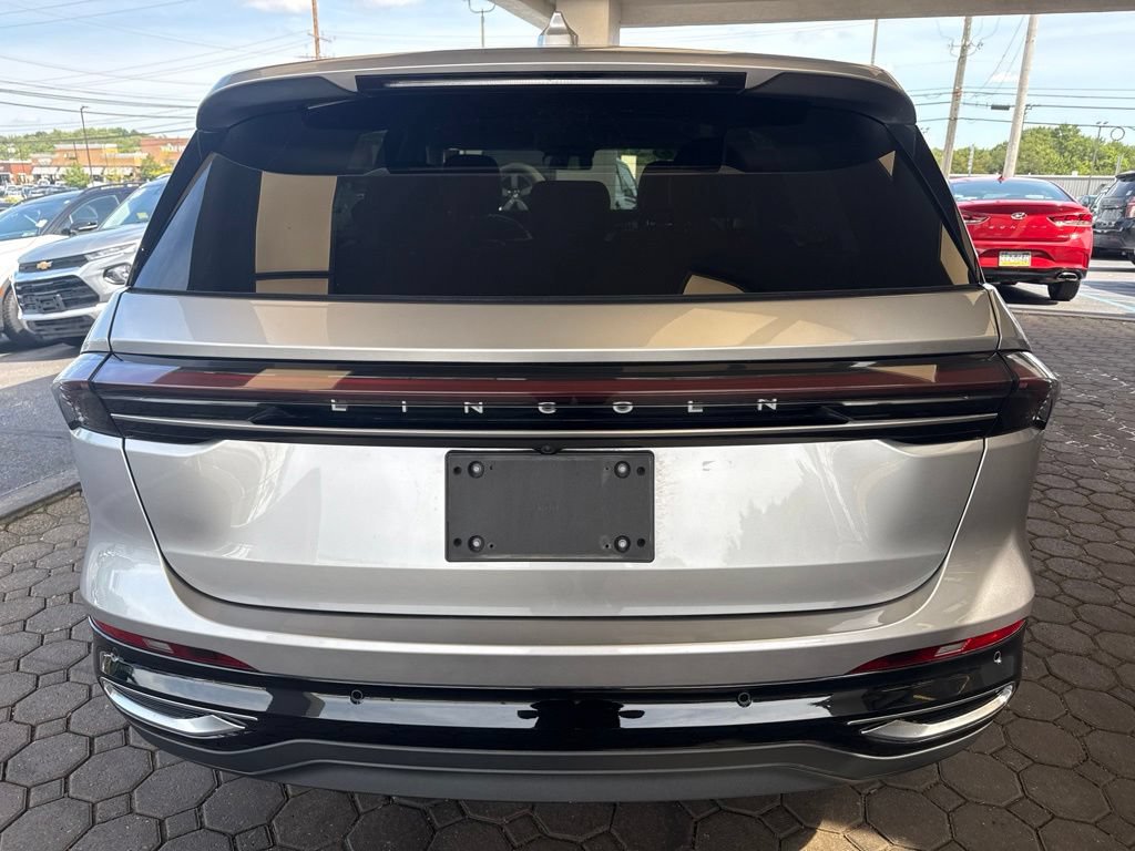Used 2026 Lincoln Nautilus Premier AWD/4WD image 6