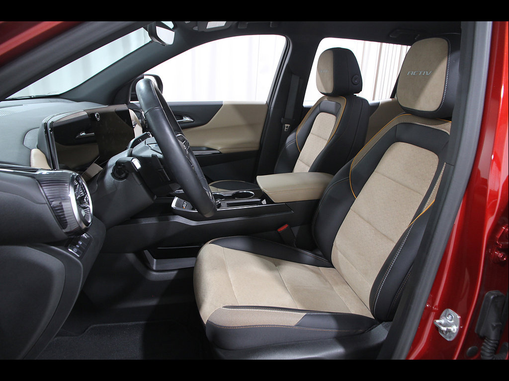 Used 2025 Chevrolet Equinox ACTIV w/ Safety and Technology Package FWD image 5