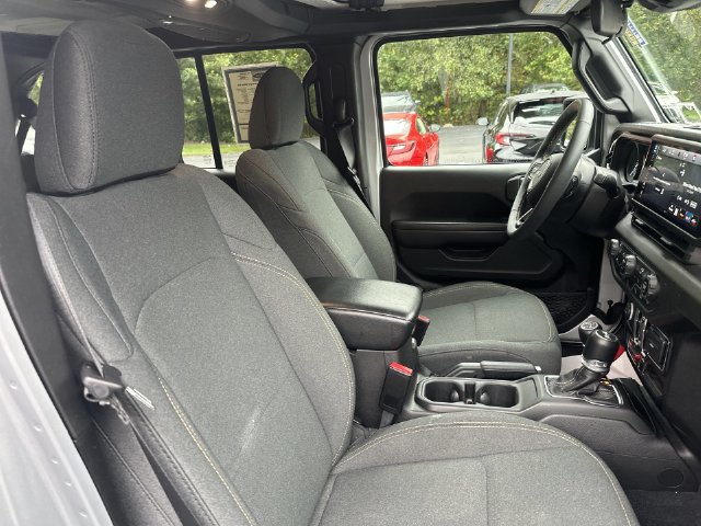 Used 2024 Jeep Wrangler Unlimited AWD/4WD image 27