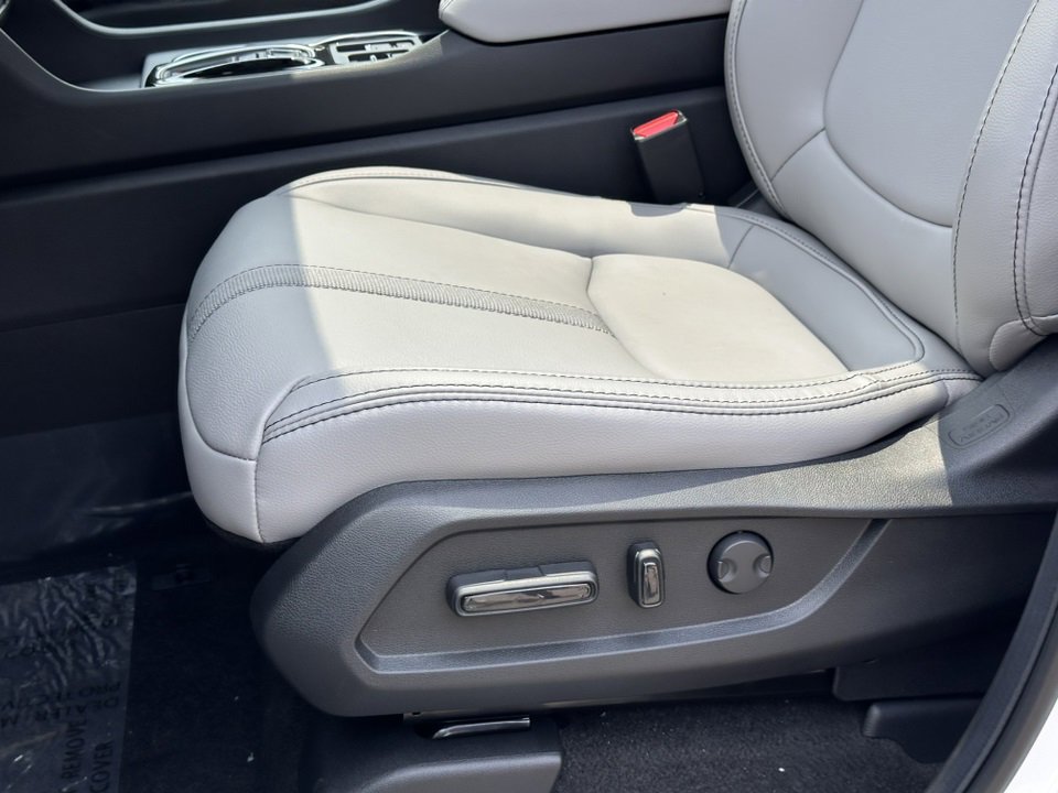 New 2025 Honda Pilot Touring image 15