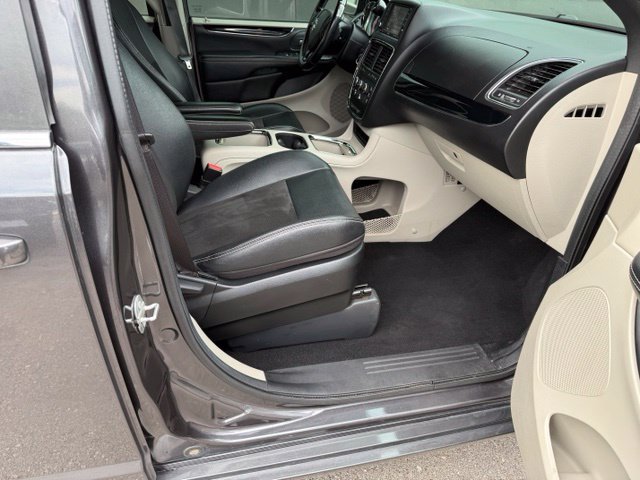 Used 2020 Dodge Grand Caravan SXT FWD image 11