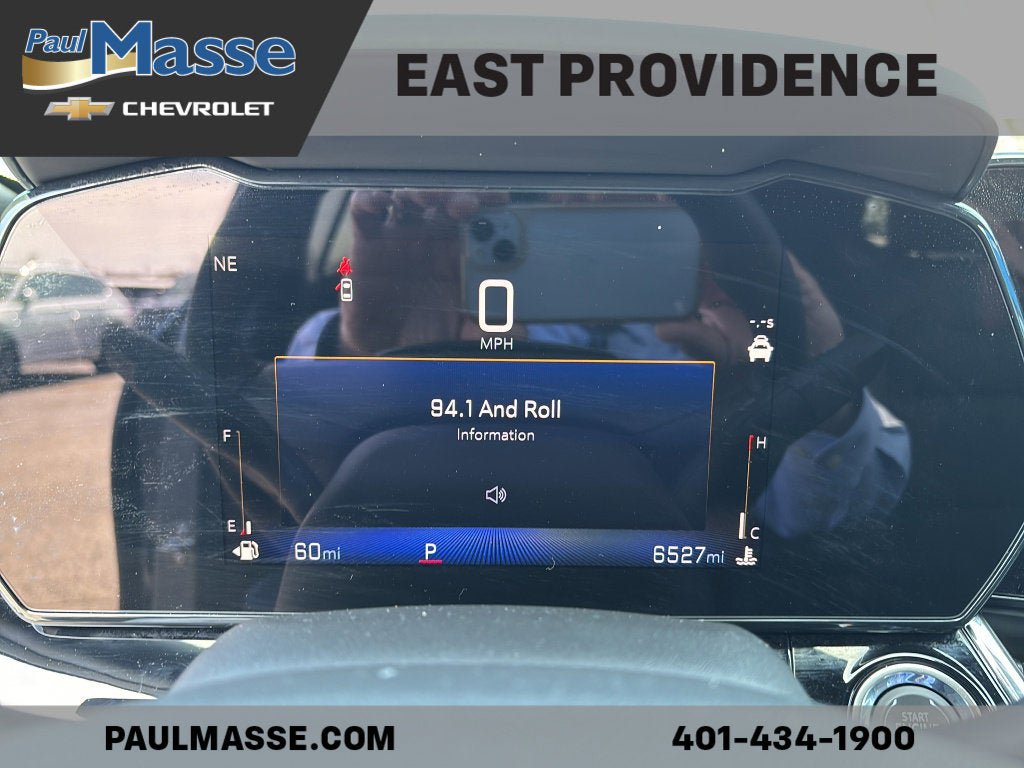 Used 2025 Chevrolet Trax RS w/ Sunroof Package FWD image 12