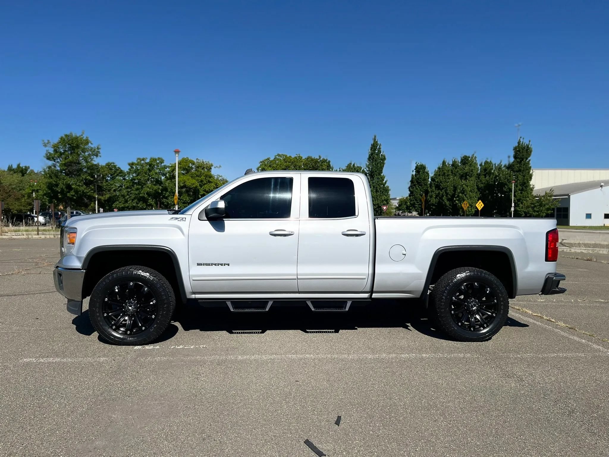 Used 2014 GMC Sierra 1500 SLE w/ SLE Value Package AWD/4WD image 8