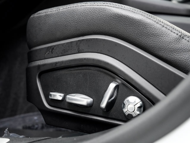 Used 2019 Porsche Panamera 4 AWD/4WD image 11