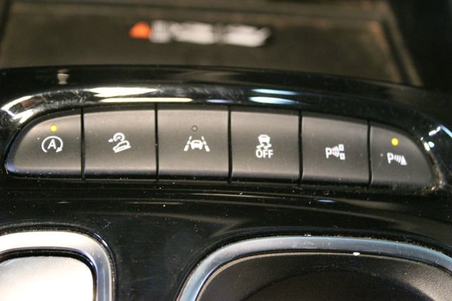 Used 2023 Buick Envision Avenir AWD/4WD image 30