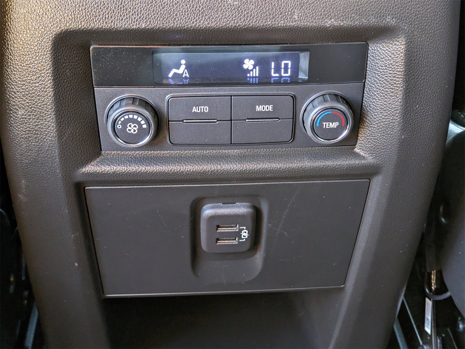 Used 2023 Chevrolet Traverse LT image 14