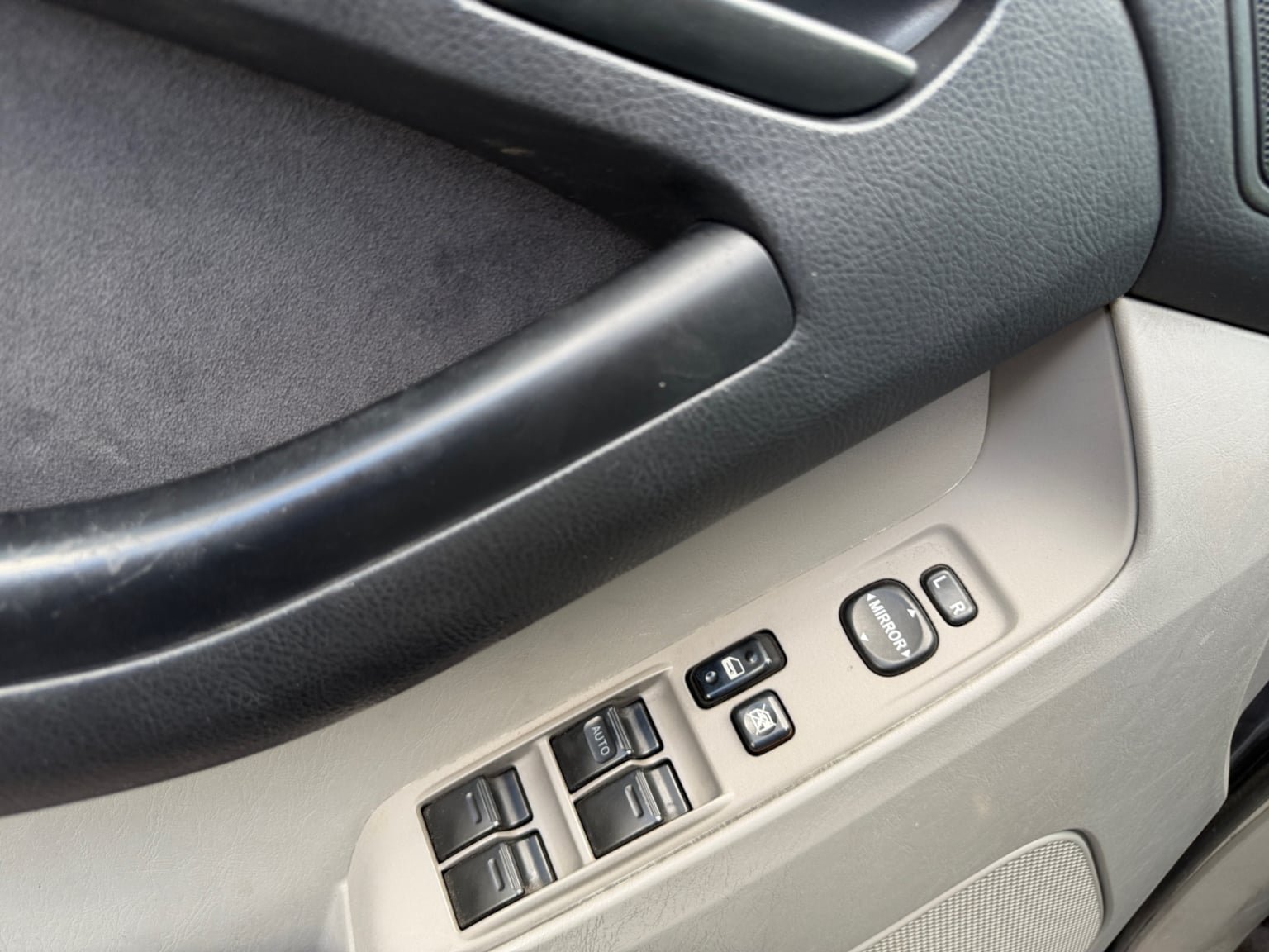 Used 2004 Toyota 4Runner SR5 RWD image 11