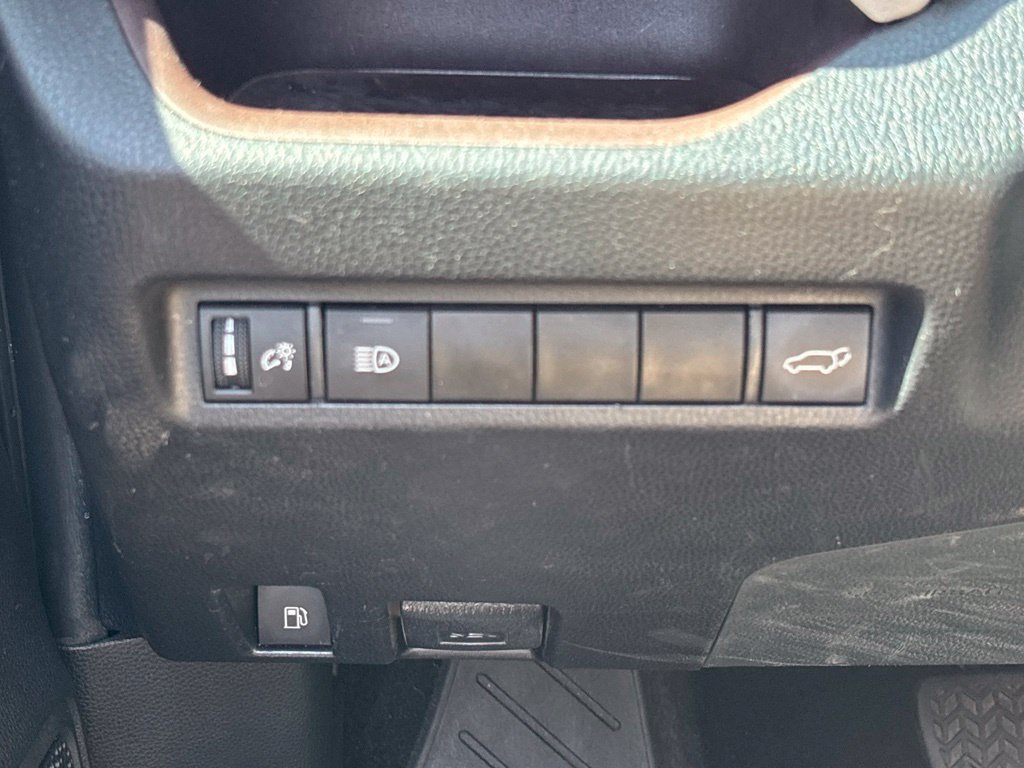 Used 2022 Toyota RAV4 Limited AWD/4WD image 25