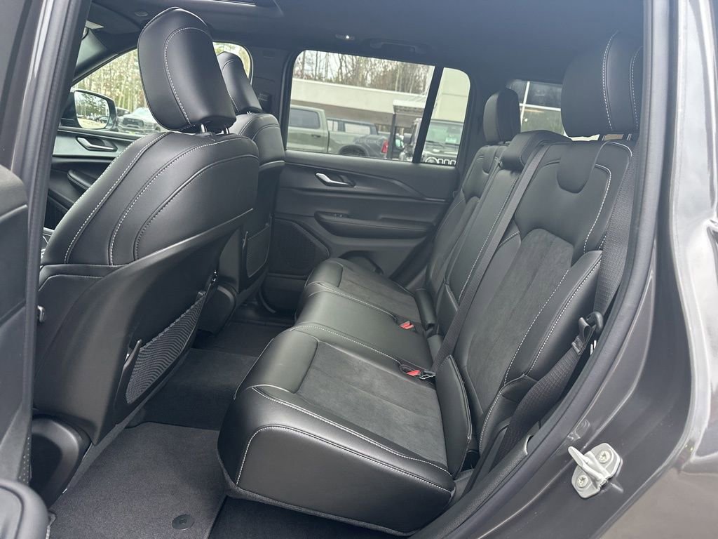 New 2025 Jeep Grand Cherokee Altitude image 30
