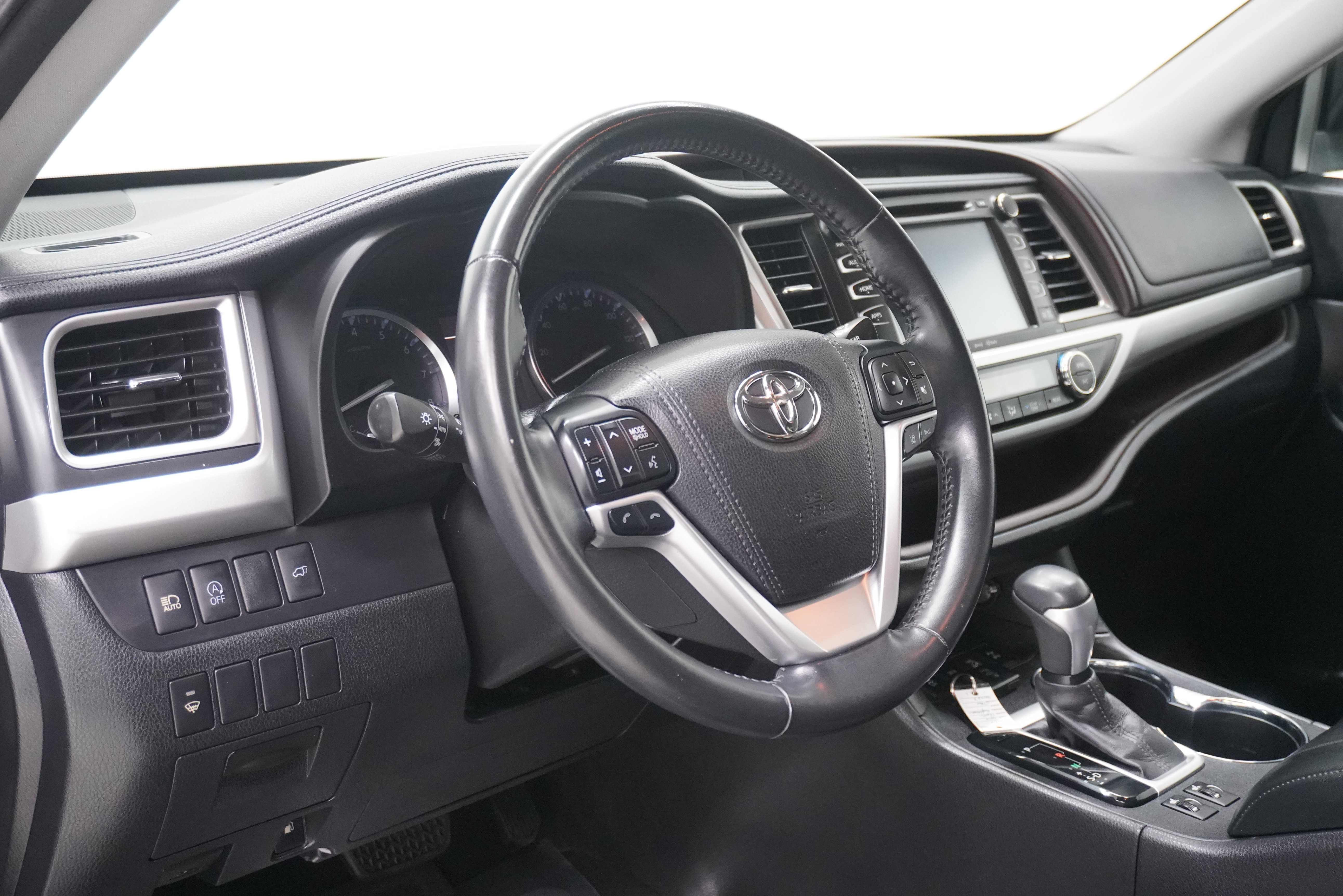 Used 2017 Toyota Highlander XLE AWD/4WD image 10
