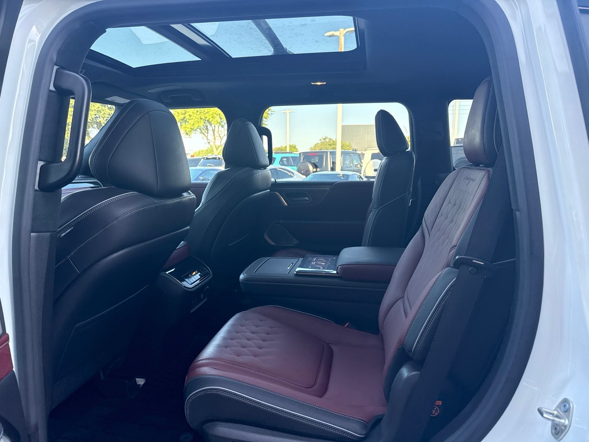 Used 2025 INFINITI QX80 Autograph w/ Autograph Exterior Package AWD/4WD image 5