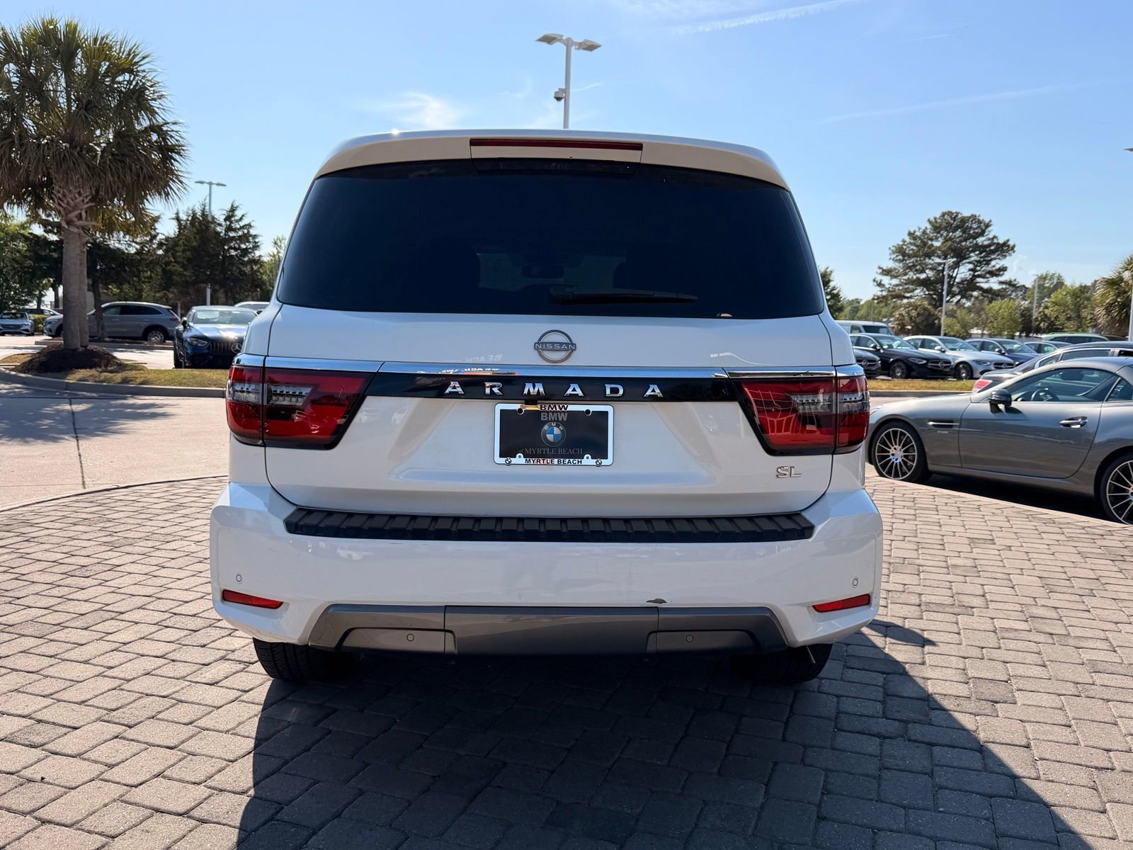 Used 2022 Nissan Armada SL w/ Captain's Chairs Package image 9