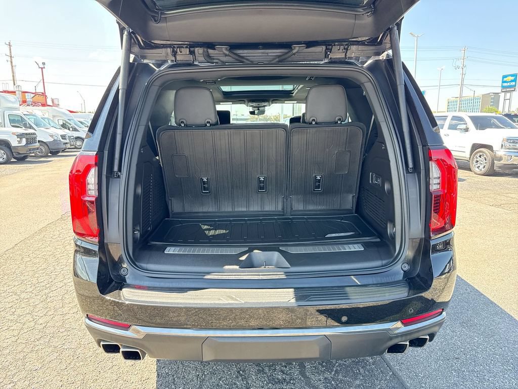 Used 2025 GMC Yukon AT4 w/ AT4 Premium Plus Package AWD/4WD image 25