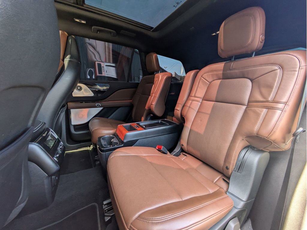 Used 2020 Lincoln Aviator Reserve w/ Equipment Group 202A image 27