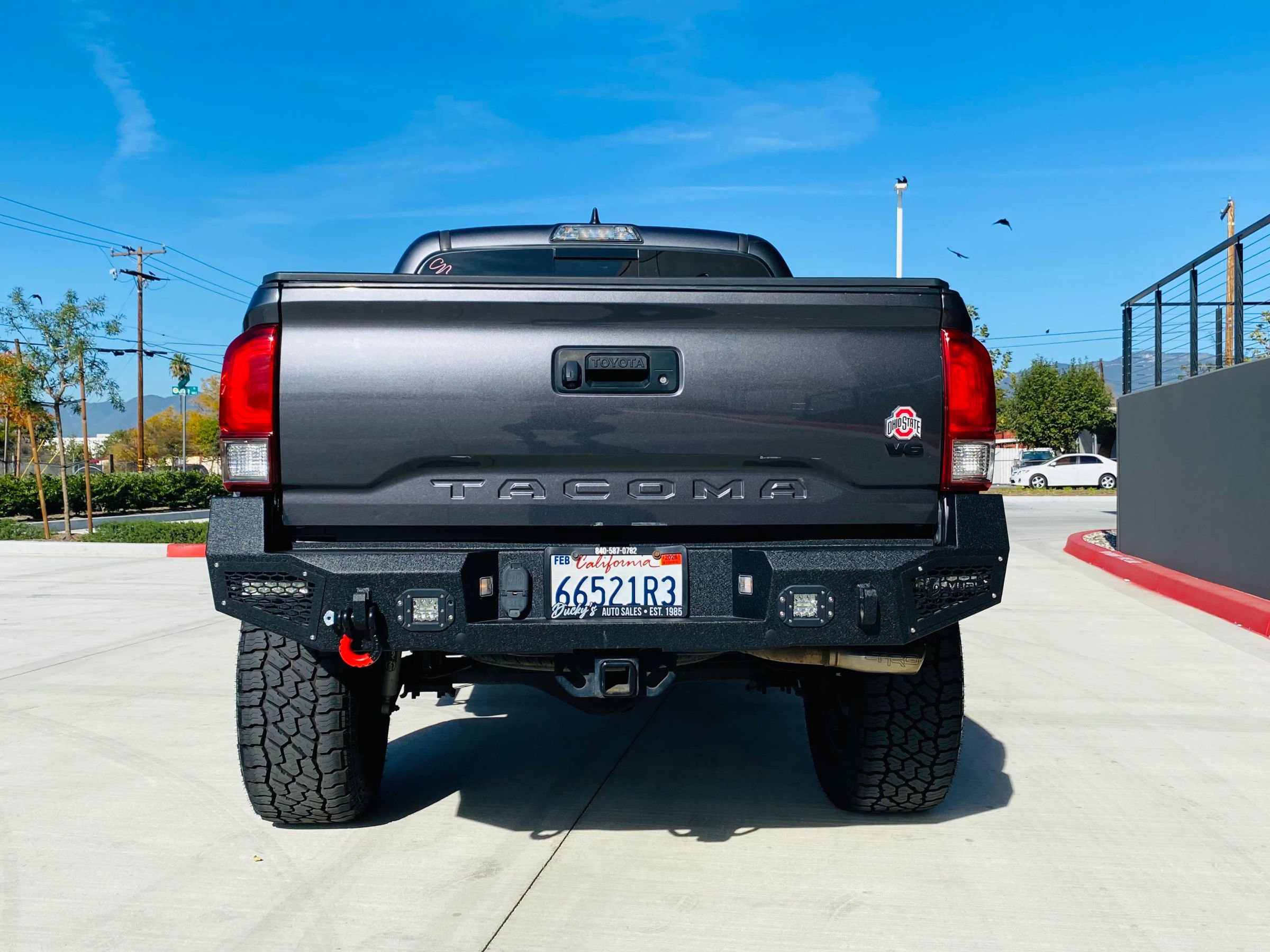 Used 2017 Toyota Tacoma TRD Sport w/ Premium & Technology Package image 10
