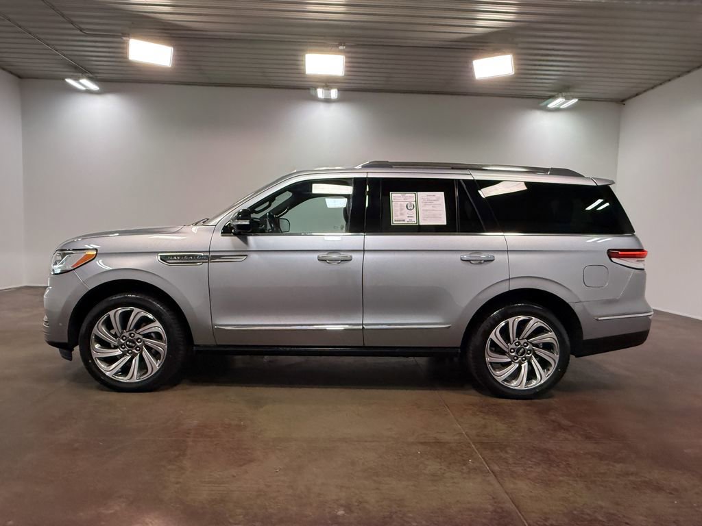 Used 2023 Lincoln Navigator Reserve image 27