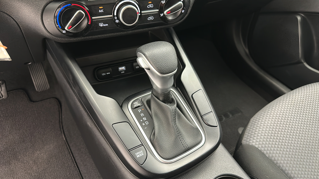 Used 2025 Kia Soul LX w/ LX Technology Package FWD image 19