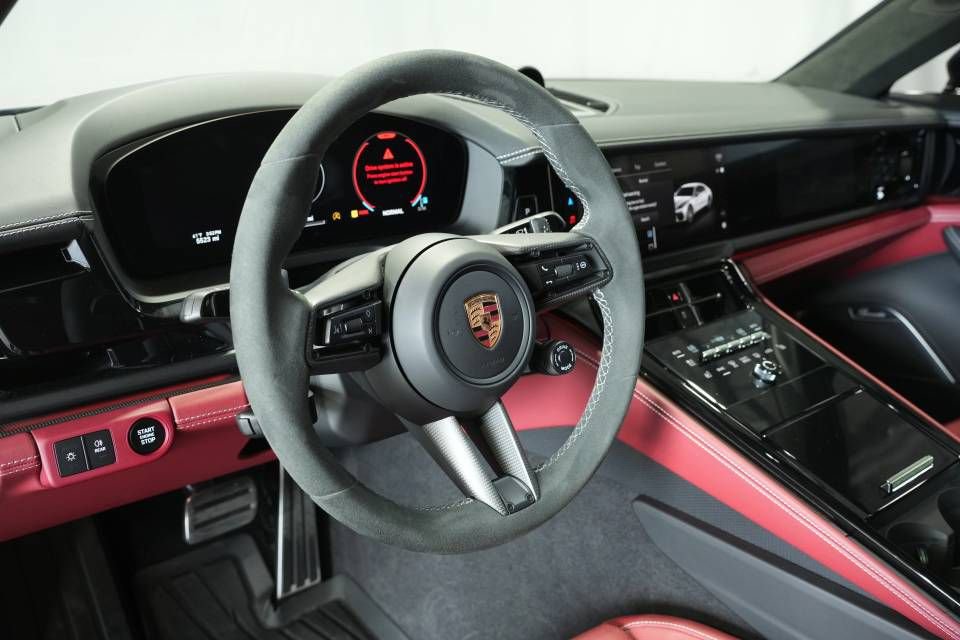 Certified 2025 Porsche Panamera GTS image 4